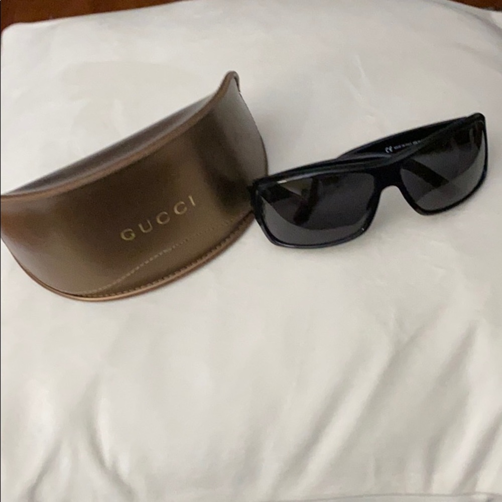Unisex Gucci sunglasses. EUC. Like new.